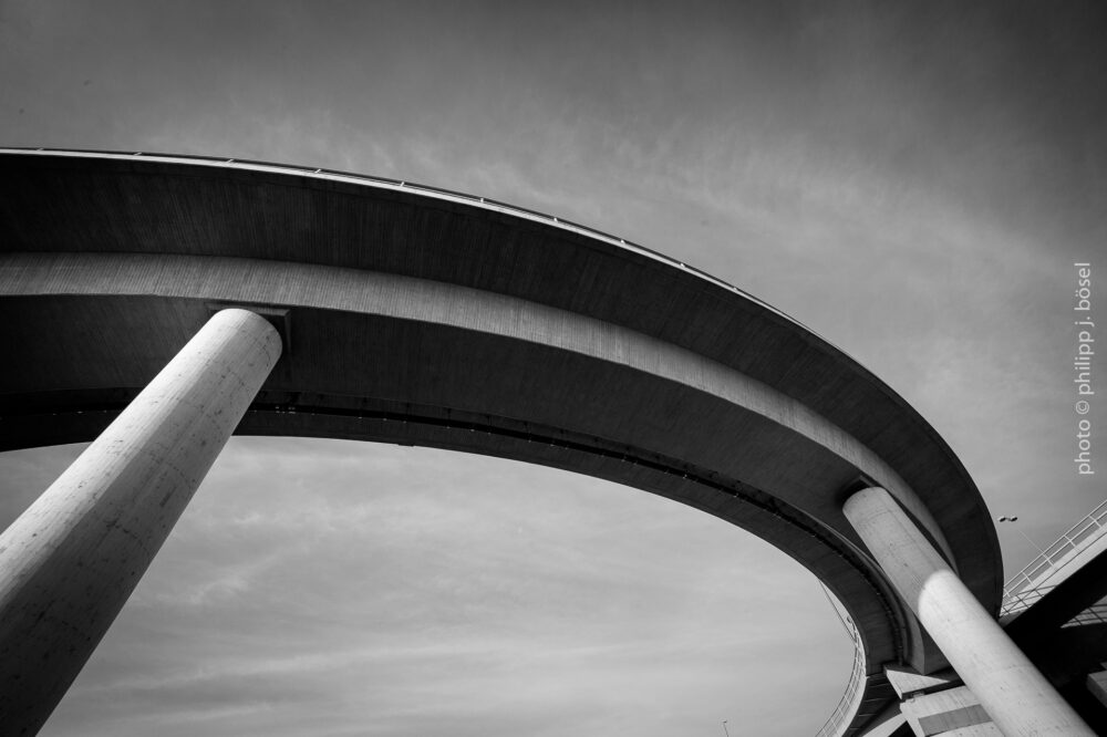 Zoobrücke von unten gesehen