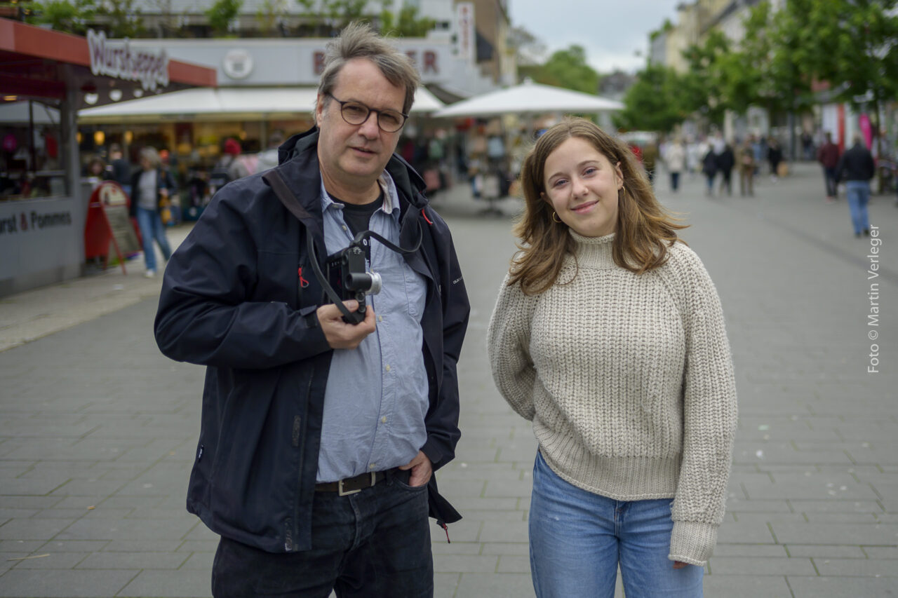 Philipp J. Bösel mit Mila (Schülerin)