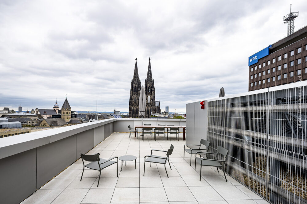 WDR Filmhaus Köln mit Blick auf den Kölner Dom